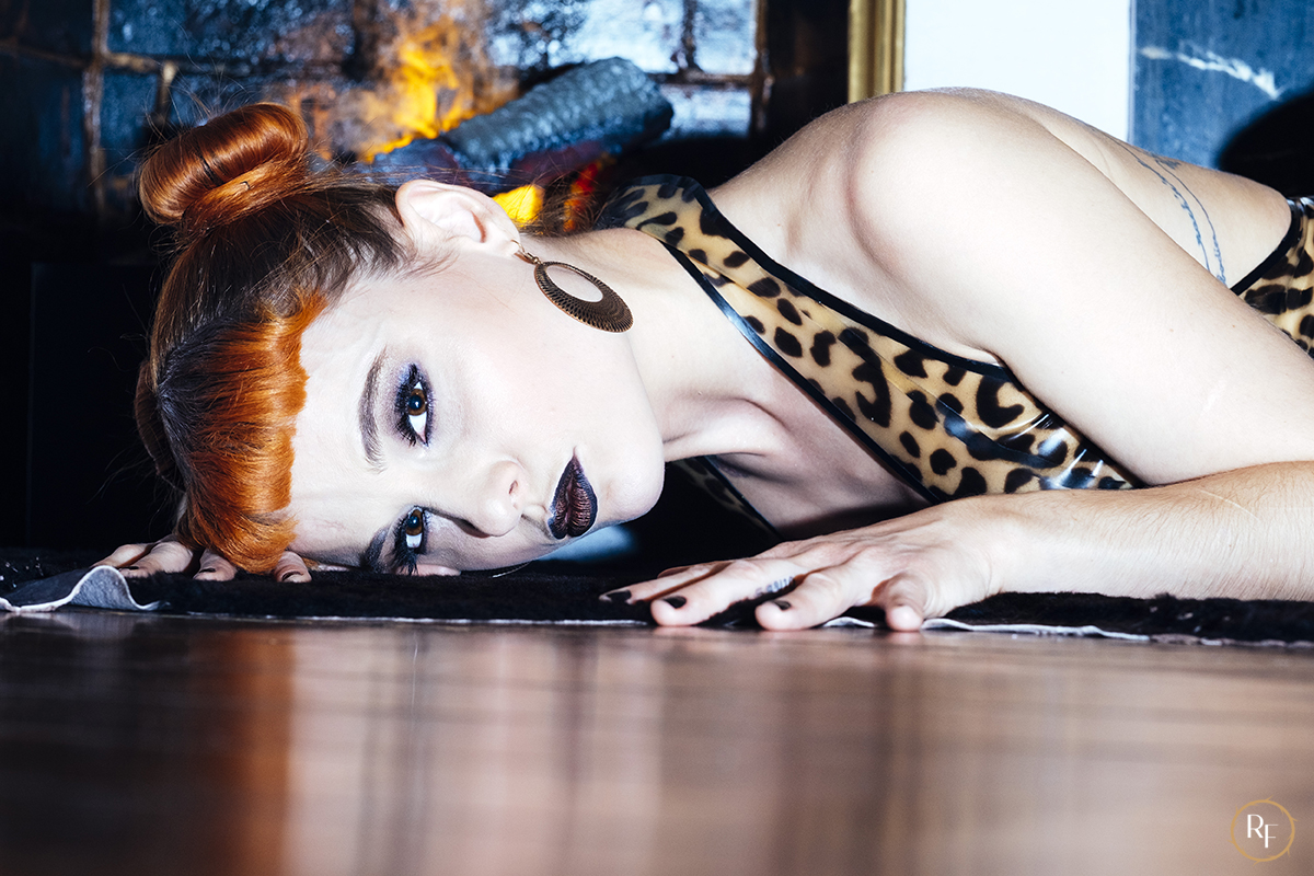 Rack Framboise / photo: Dom Secher/ latex designer: Fetish Fantaisies / Panther Doll