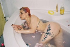 Rack Framboise / photo: Aaron Baltimore / Sex Bath / 44